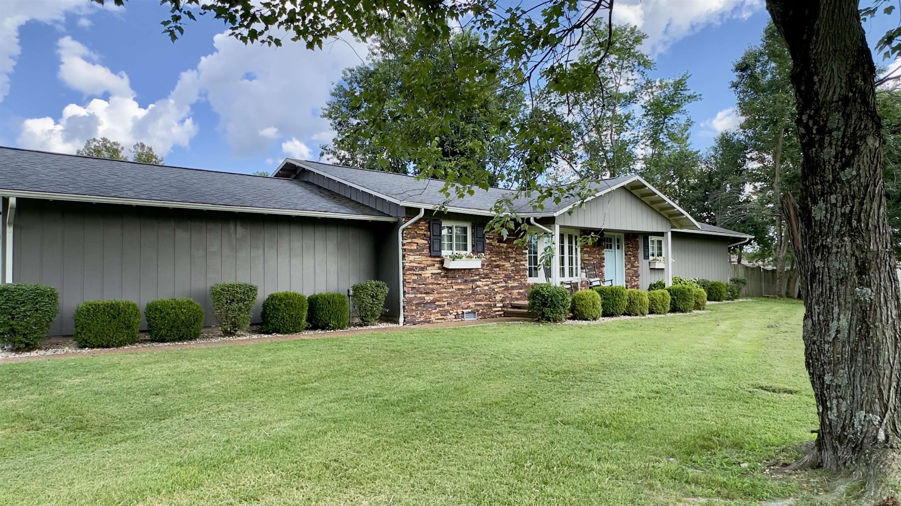 4th image of 1402 E Cleveland St E, West Frankfort, IL 62896 | MLS# 100539072