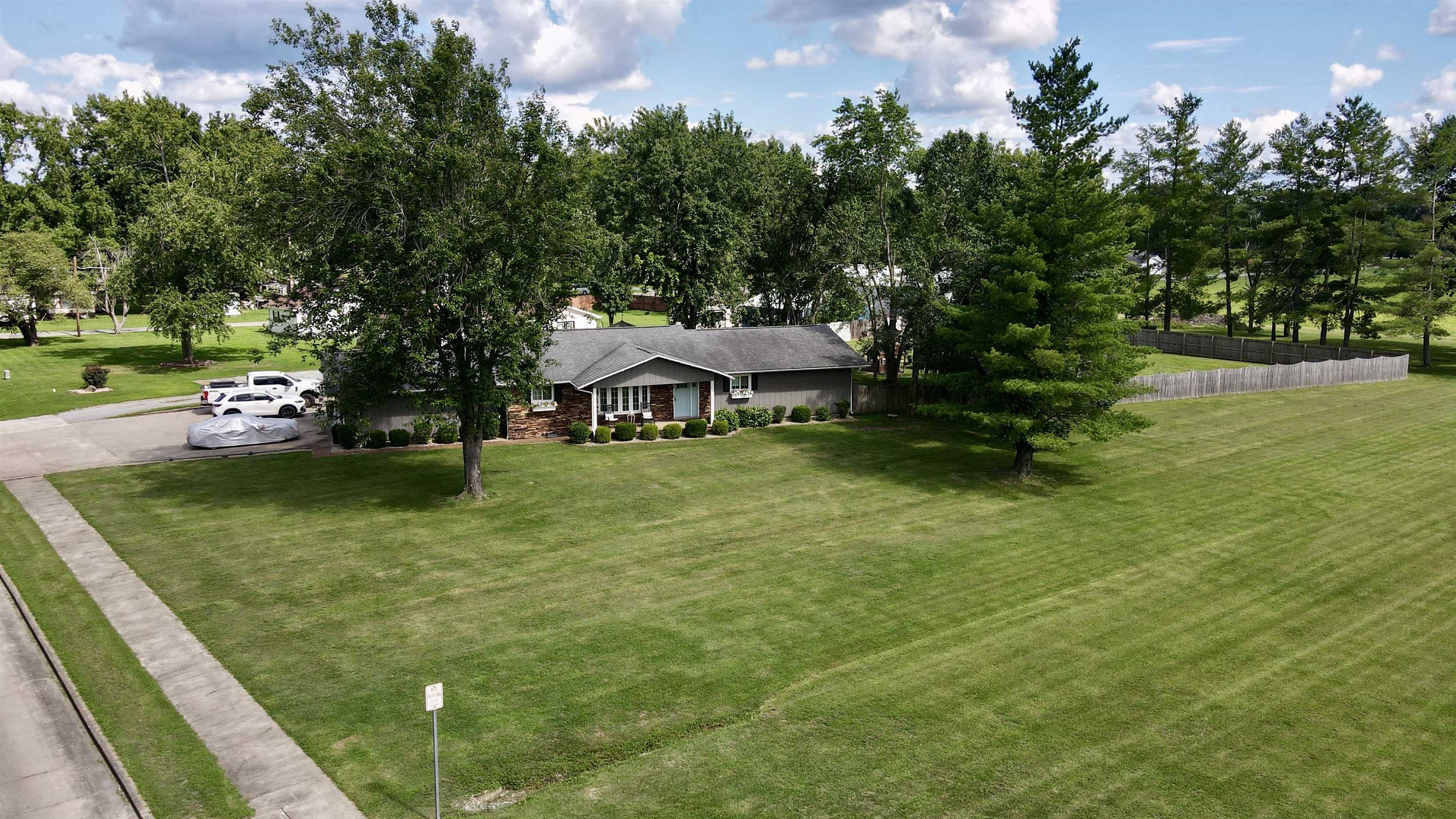 2nd image of 1402 E Cleveland St E, West Frankfort, IL 62896 | MLS# 100539072