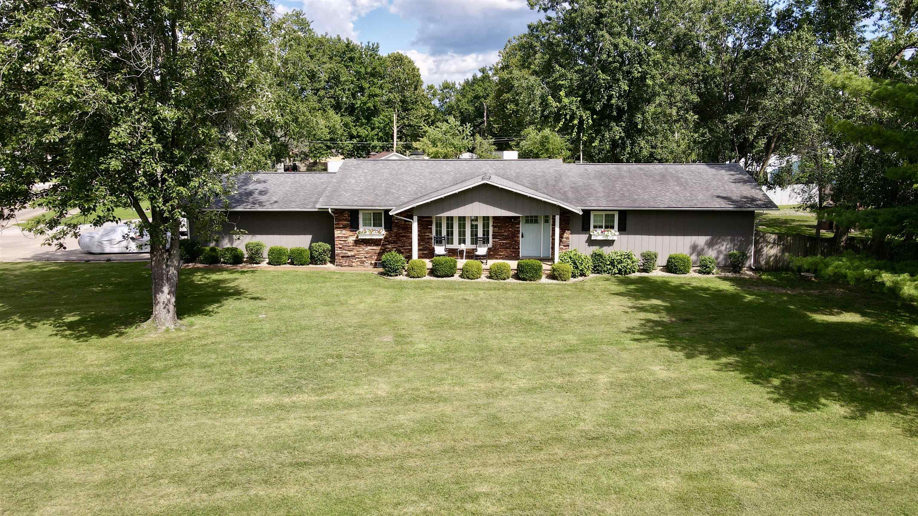 3rd image of 1402 E Cleveland St E, West Frankfort, IL 62896 | MLS# 100539072