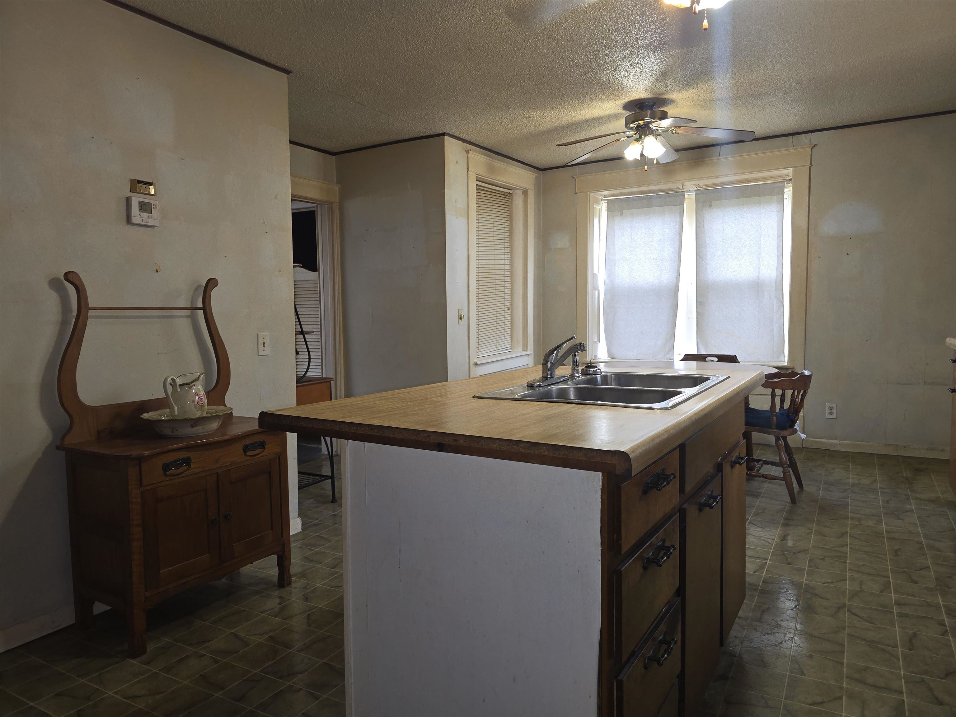 5th image of 57 W Main St, Carthage, IL 62321 | MLS# 100539085