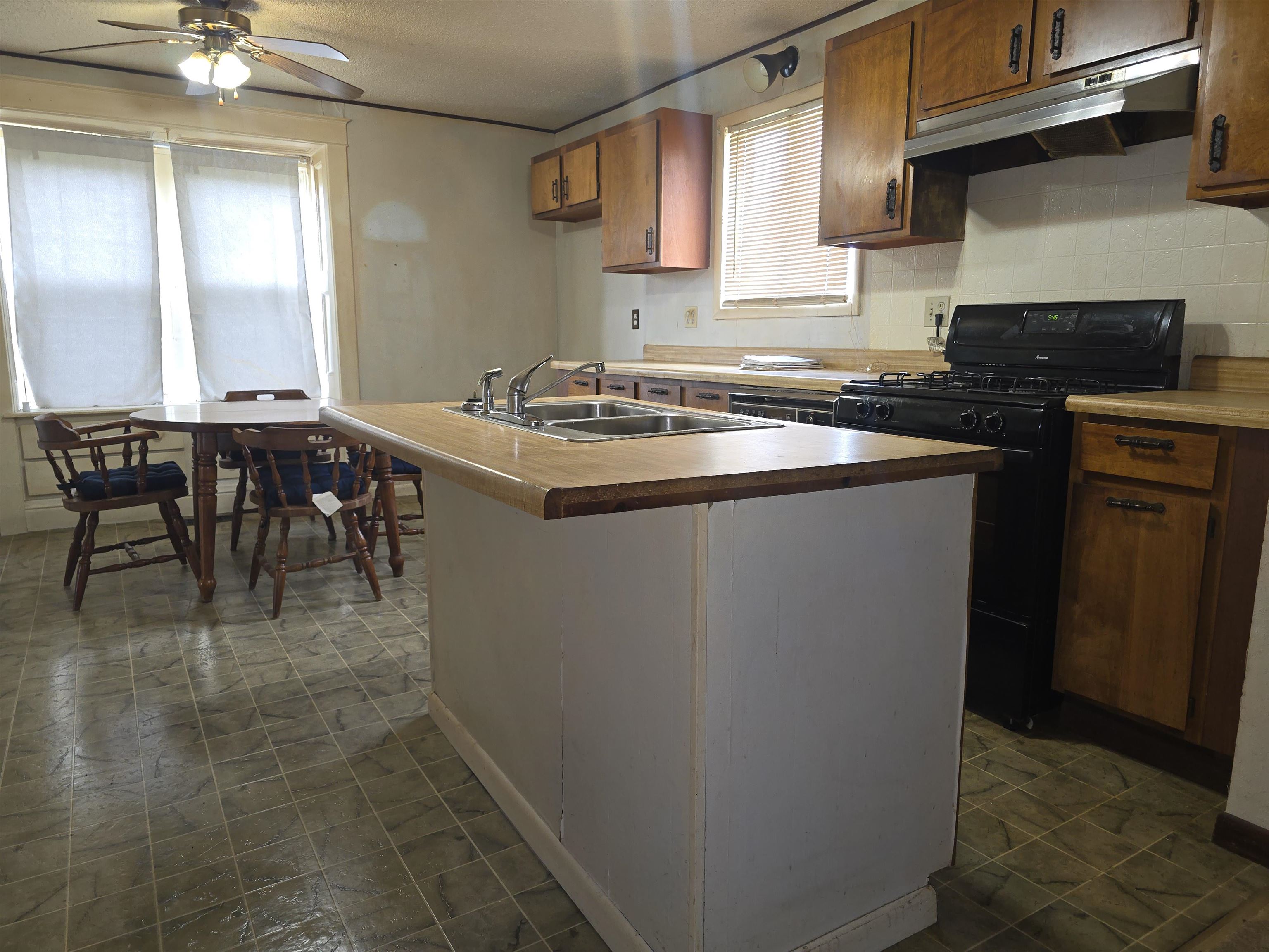 2nd image of 57 W Main St, Carthage, IL 62321 | MLS# 100539085