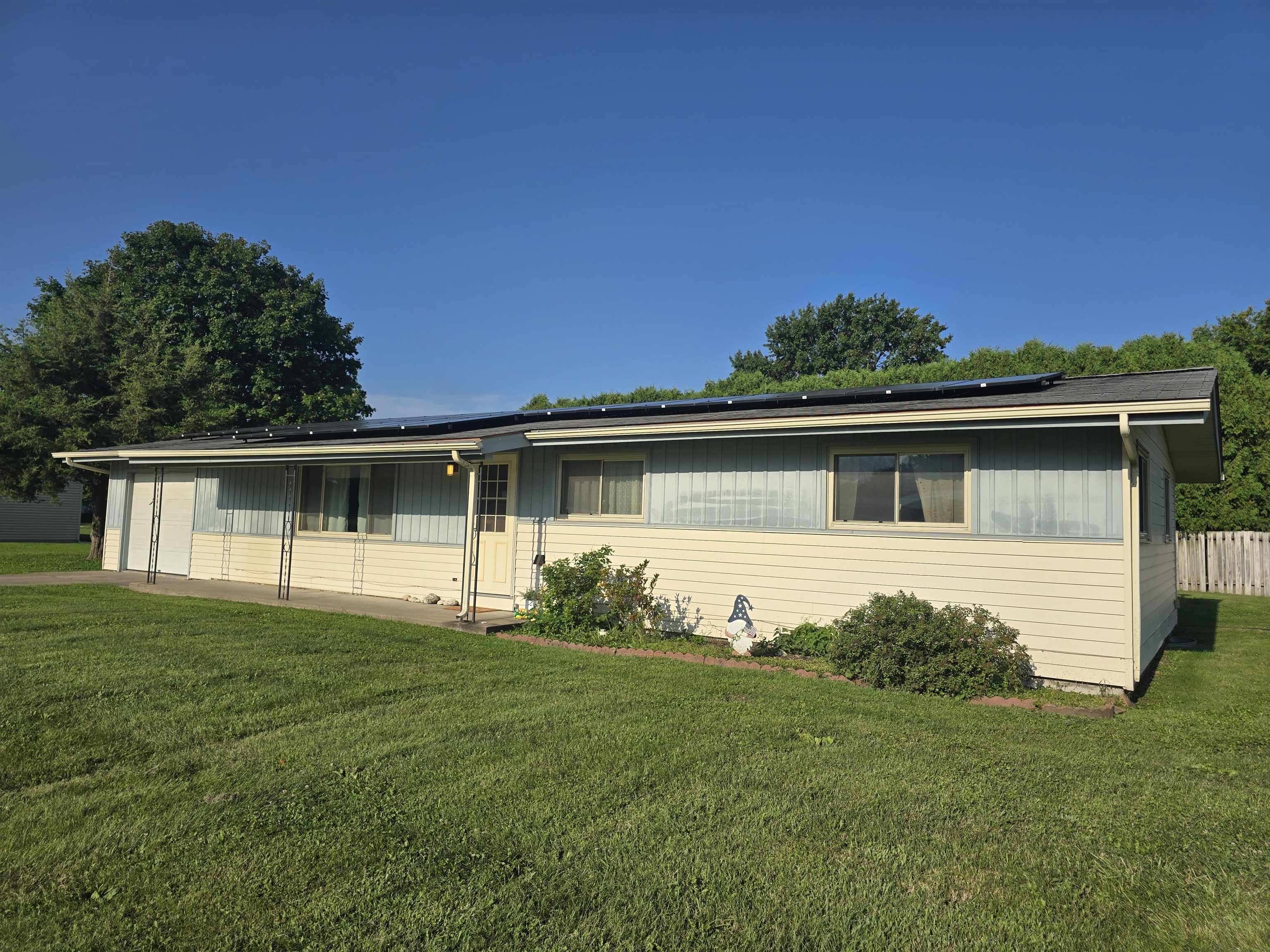1st image of 319 Rogers Rd, Carthage, IL 62321 | MLS# 100539095