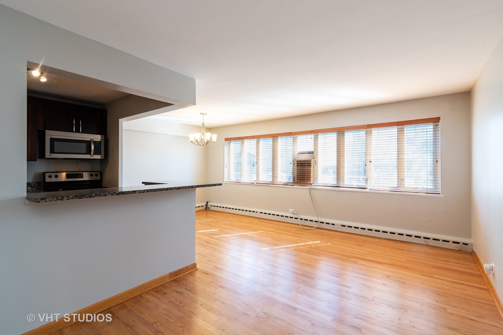 2nd image of 700 W Bittersweet Pl #505, Chicago, IL 60613 | MLS# 10306359