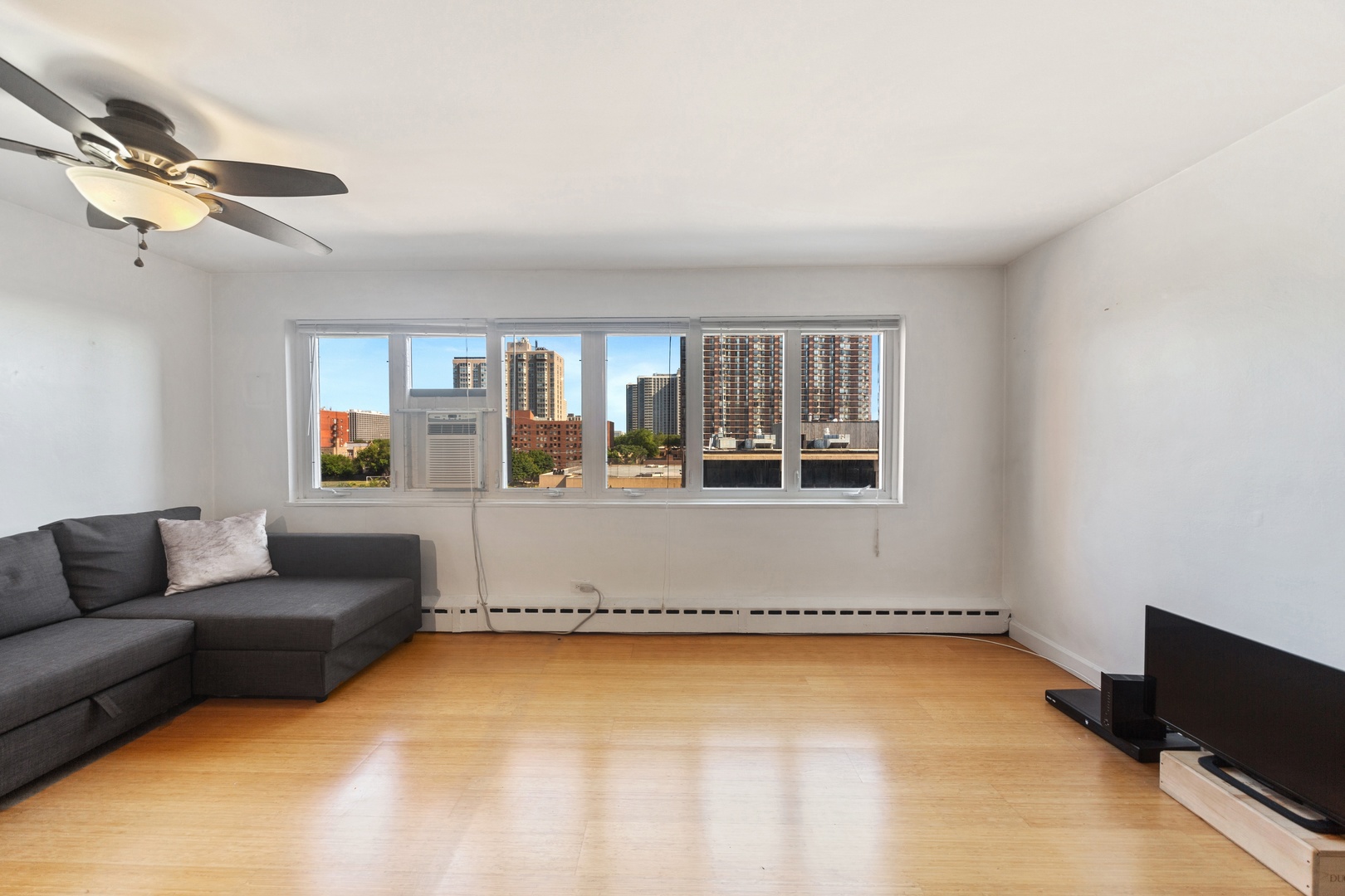 4th image of 700 W Bittersweet Pl #610, Chicago, IL 60613 | MLS# 10512453