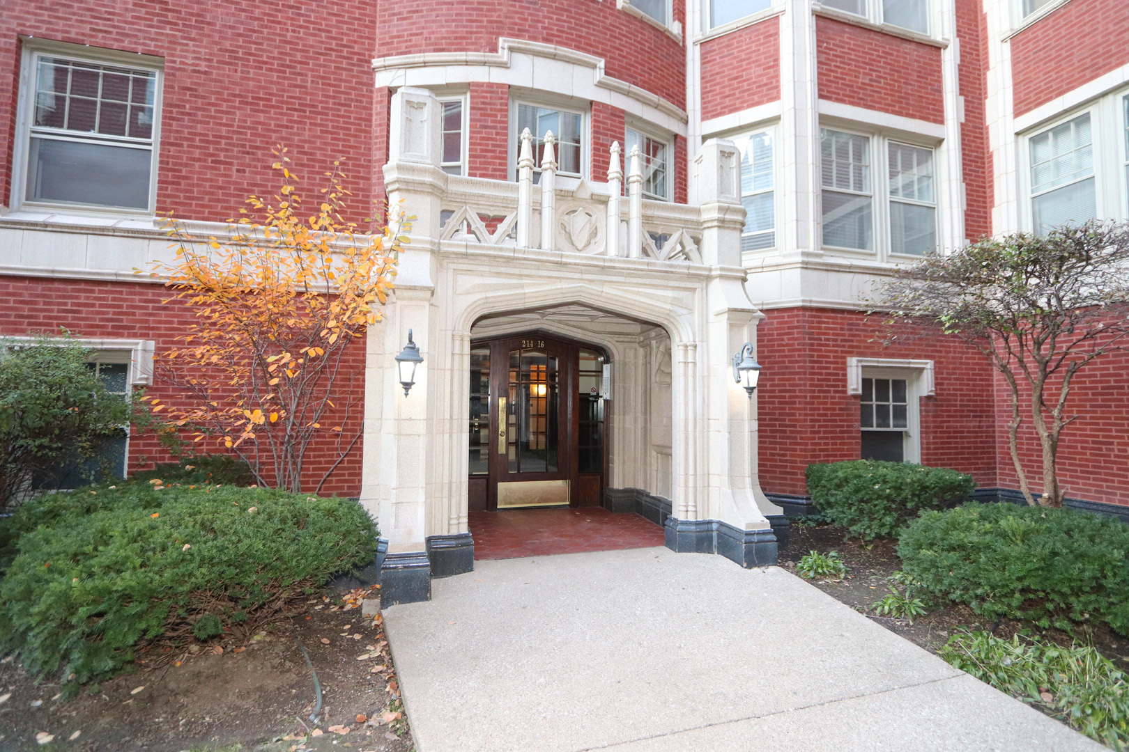 Homes for sale in Oak Park, IL | 214 N Oak Park Ave #1BB, Oak Park, IL 60302 | MLS# 10570677