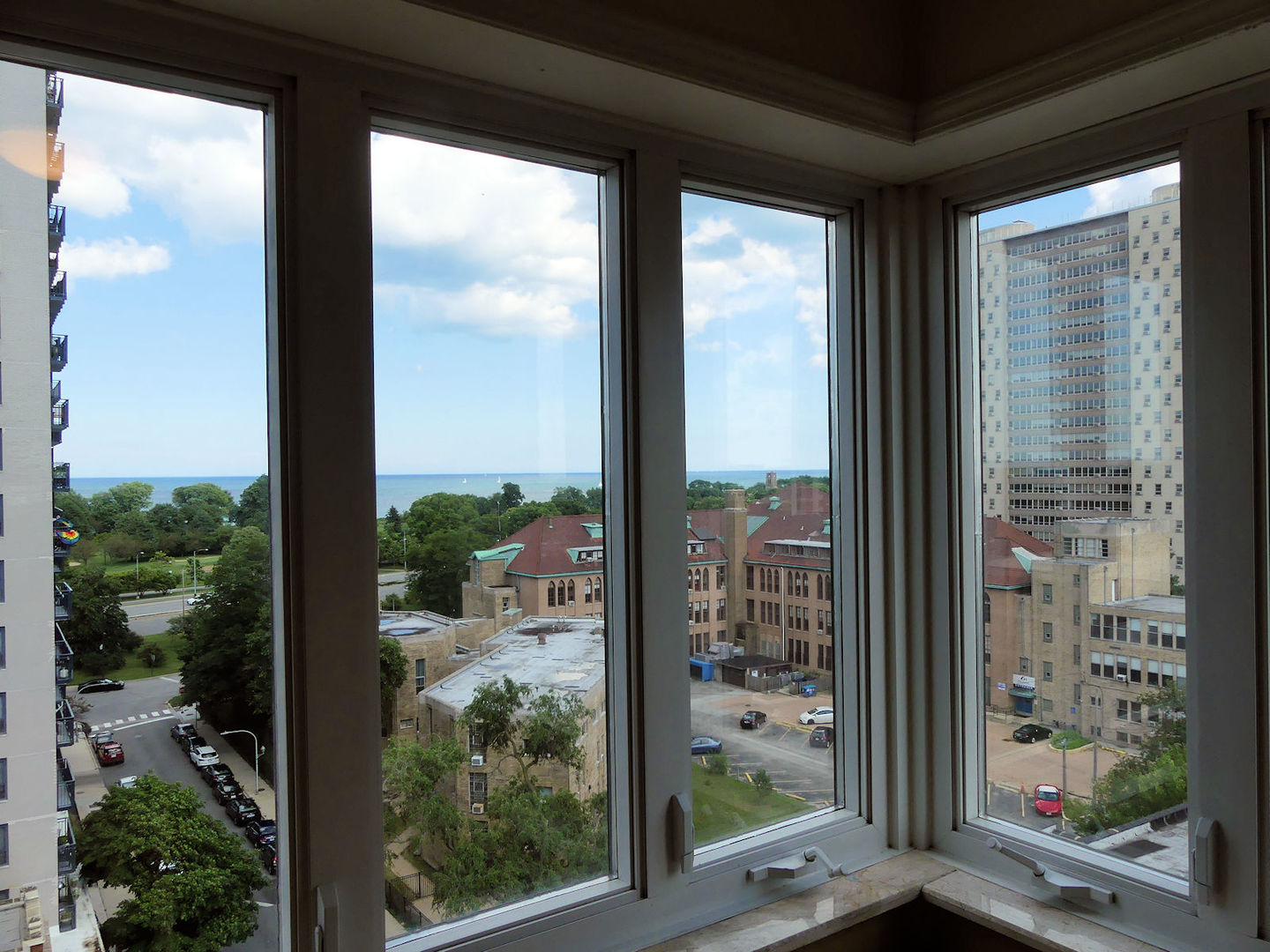 2nd image of 700 W Bittersweet Pl #1006, Chicago, IL 60613 | MLS# 10784733