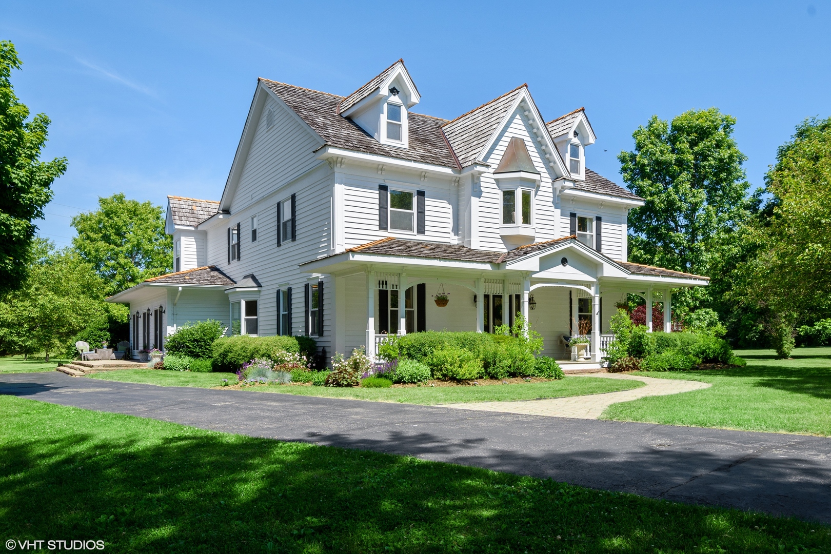 Homes for sale in Barrington, IL | 3 Eagle Pointe Dr, Barrington, IL 60010 | MLS# 10789234