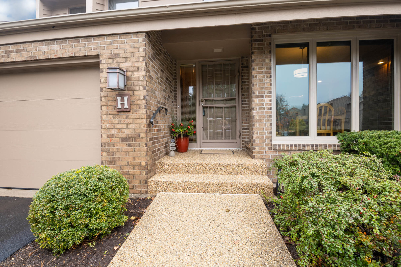Homes for sale in Rockford, IL | 2202 Churchview Dr #H, Rockford, IL 61107 | MLS# 10915445