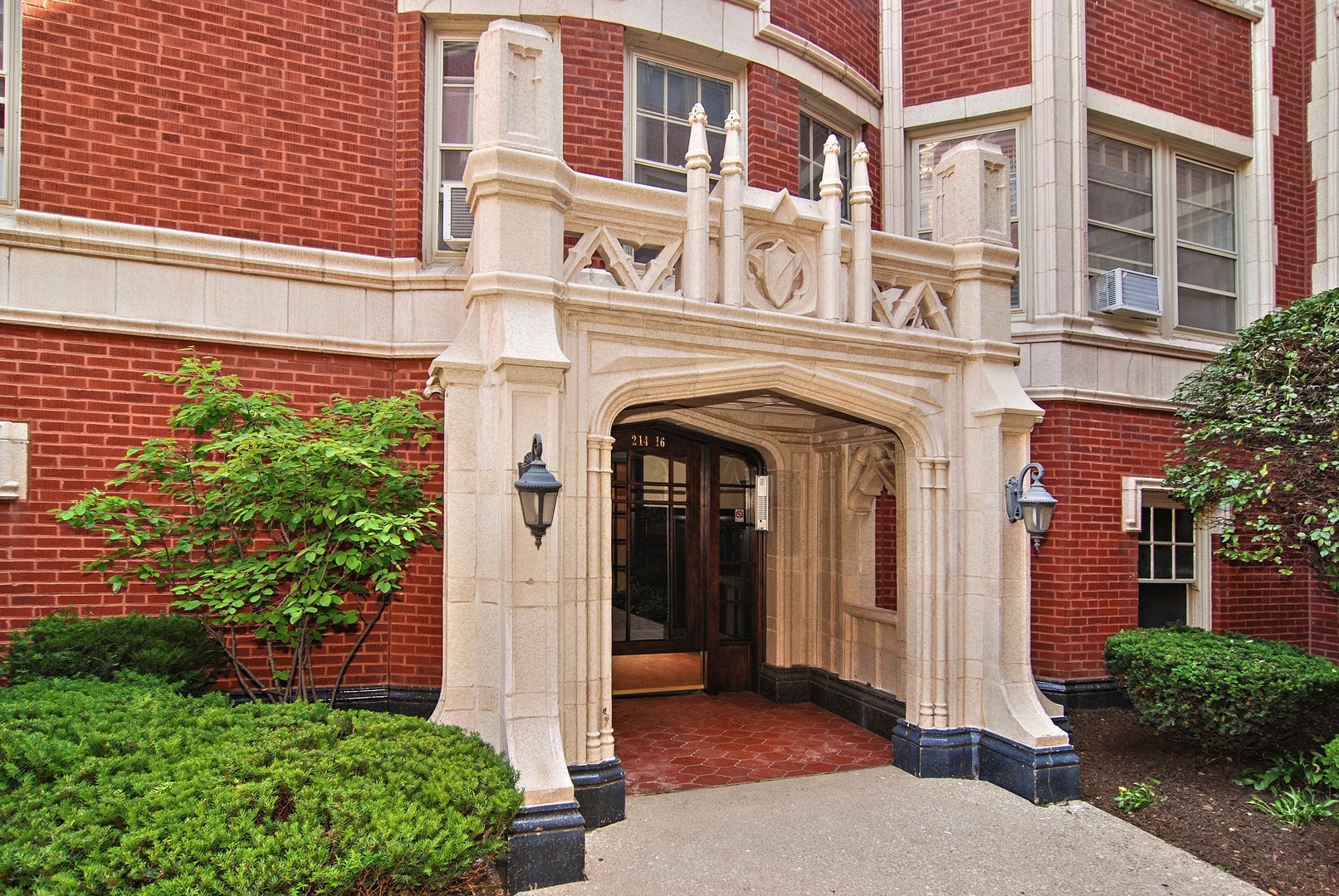 Homes for sale in Oak Park, IL | 214 N Oak Park Ave #2CC, Oak Park, IL 60302 | MLS# 10959468