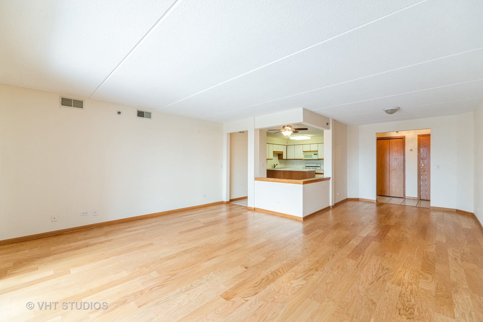 Homes for sale in Niles, IL | 7450 N Waukegan Rd #207, Niles, IL 60714 | MLS# 10999823