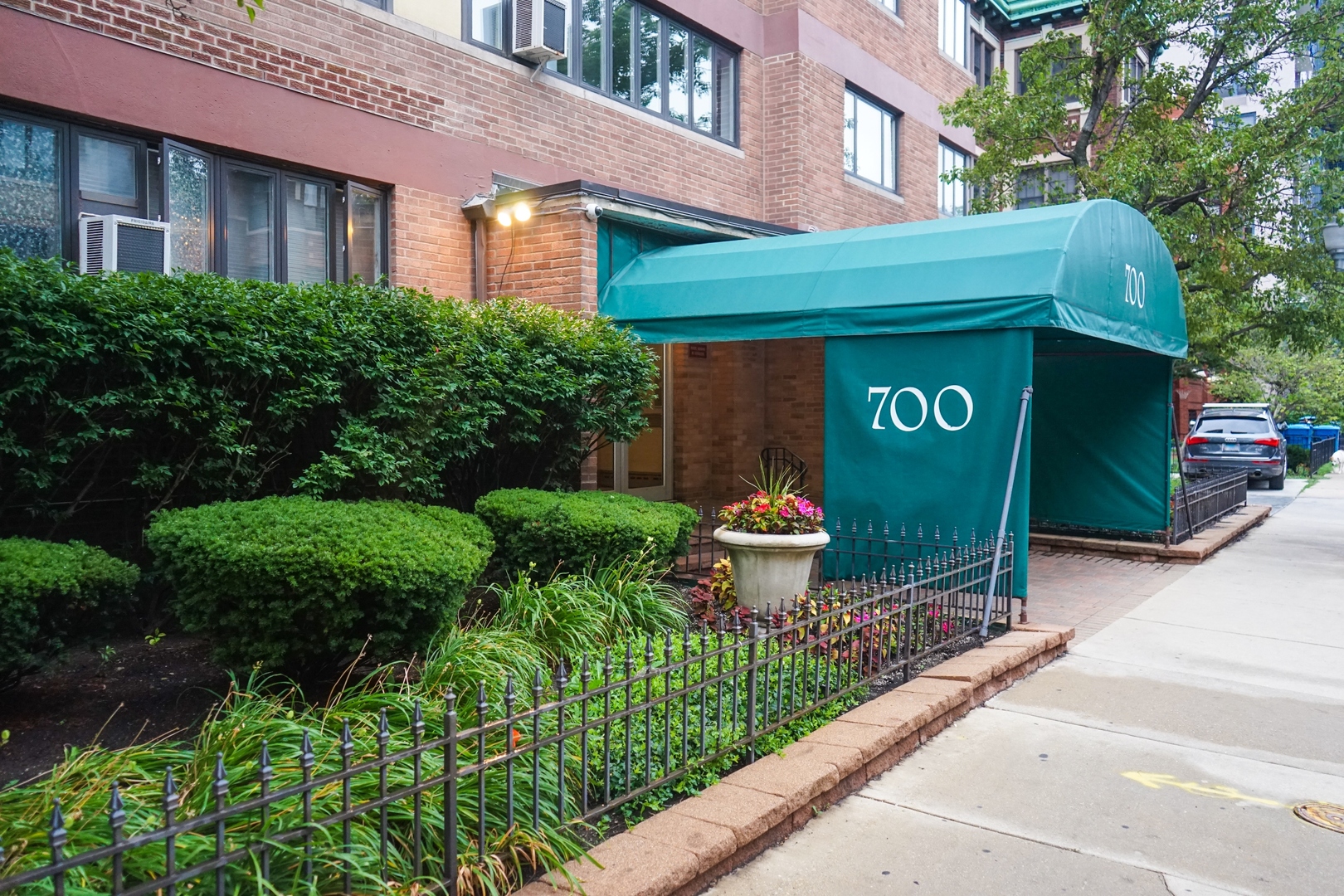4th image of 700 W Bittersweet Pl #604, Chicago, IL 60613 | MLS# 11066991