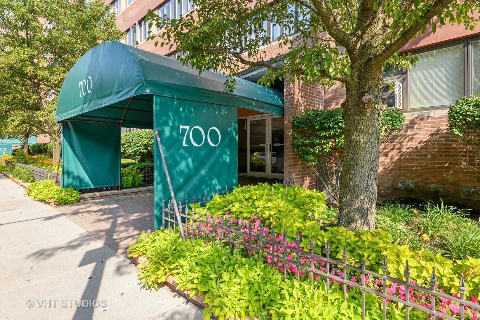 3rd image of 700 W Bittersweet Pl #809, Chicago, IL 60613 | MLS# 11134057