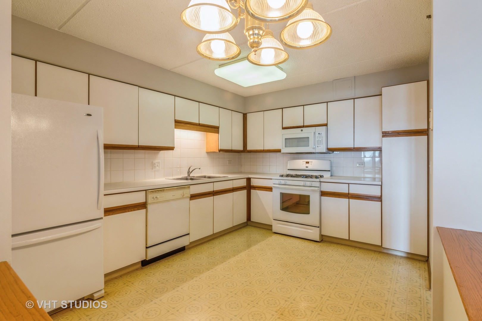 Homes for sale in Niles, IL | 7450 N Waukegan Rd #405, Niles, IL 60714 | MLS# 11373172