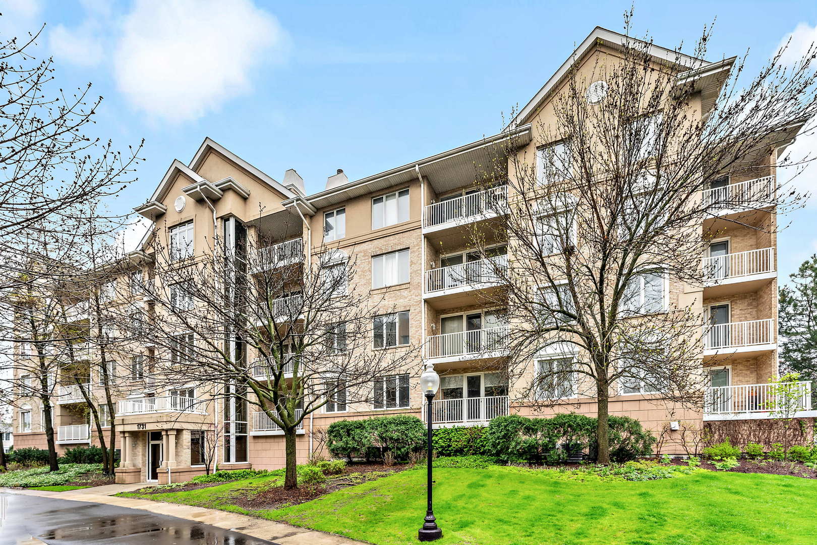 Homes for sale in Park Ridge, IL | 1731 Pavilion Way #205, Park Ridge, IL 60068 | MLS# 11396546