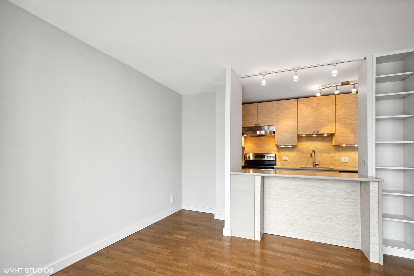 4th image of 71 E Division St #1702, Chicago, IL 60610 | MLS# 11618191