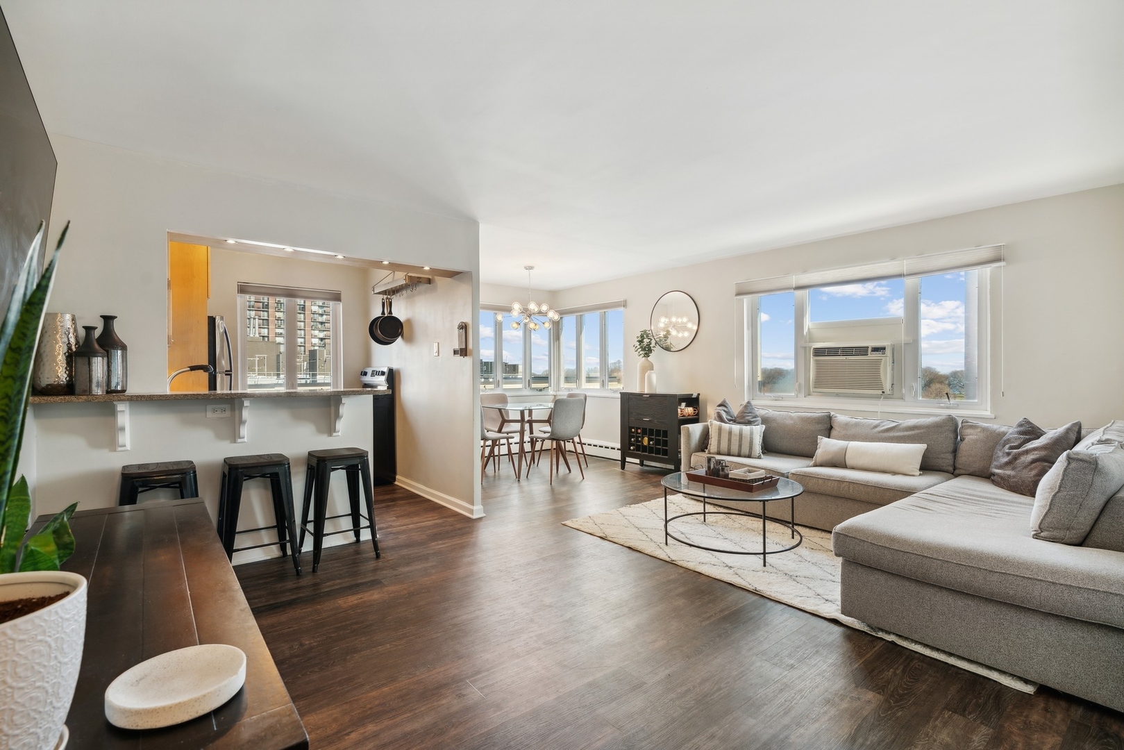 3rd image of 700 W Bittersweet Pl #607, Chicago, IL 60613 | MLS# 11676797