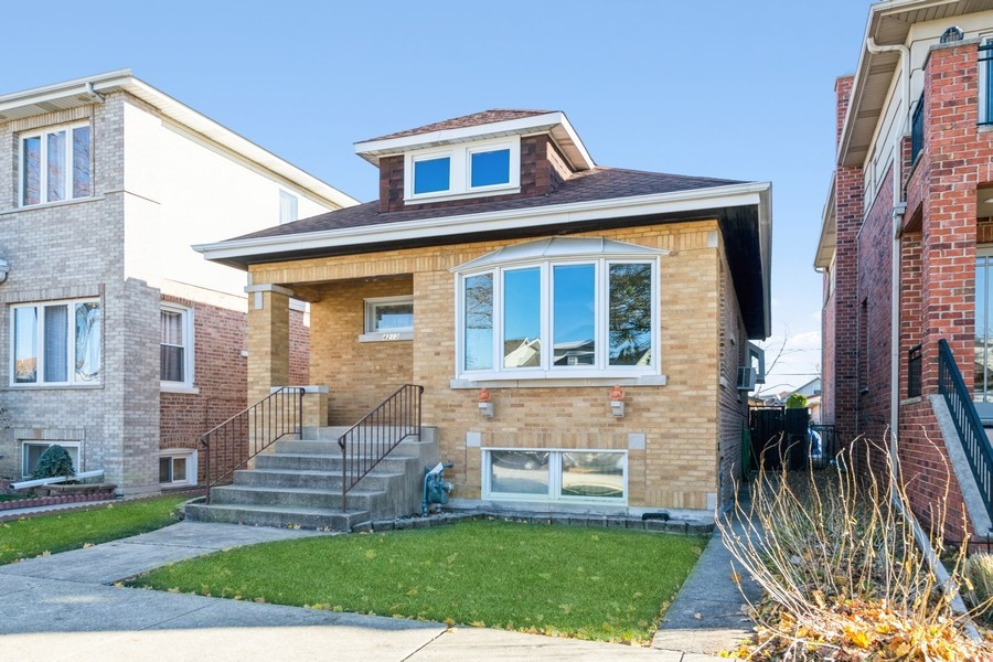 Homes for sale in Norridge, IL | 4213 N Overhill Ave, Norridge, IL 60706 | MLS# 11686176