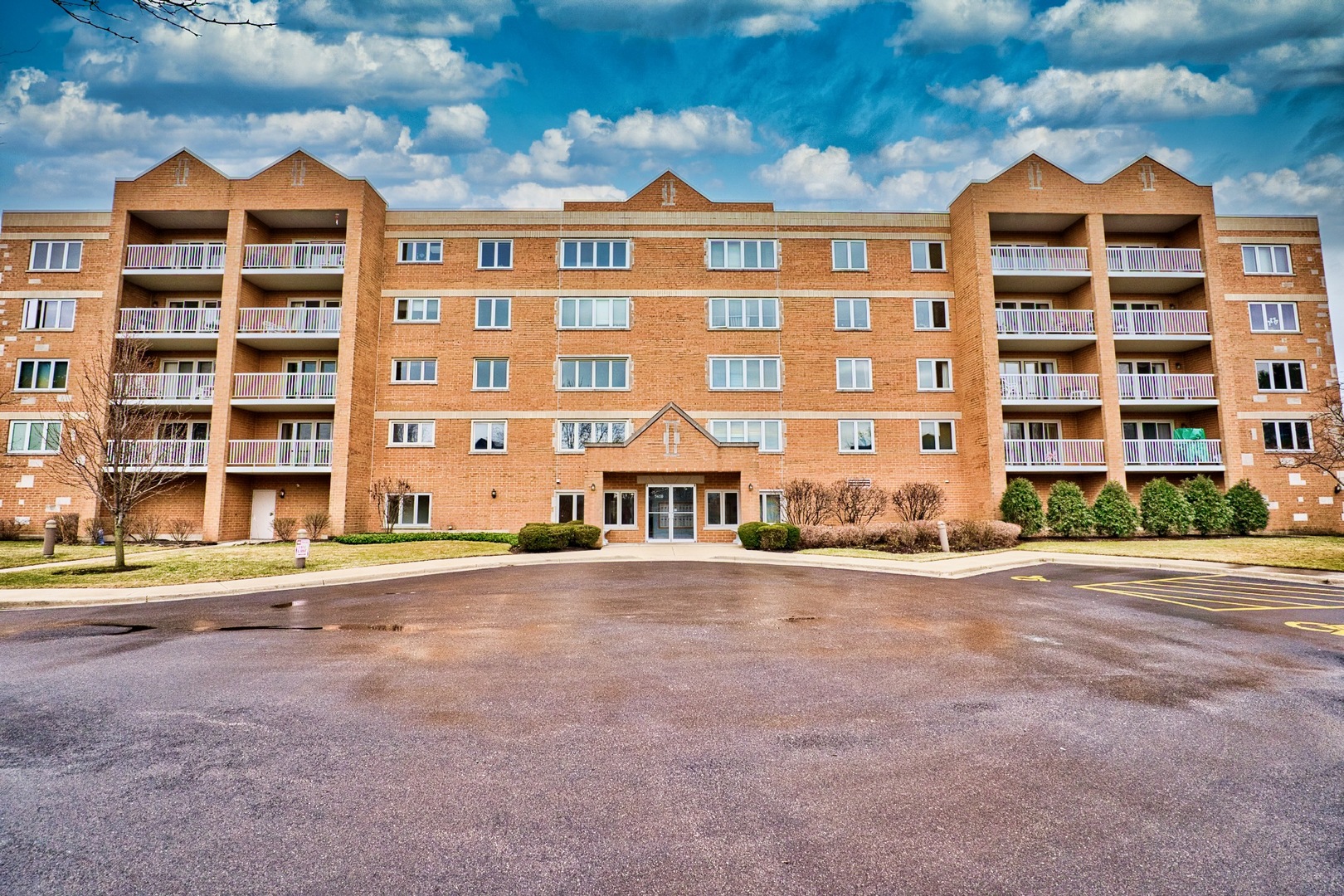 Homes for sale in Niles, IL | 7450 N Waukegan Rd #201, Niles, IL 60714 | MLS# 11710333