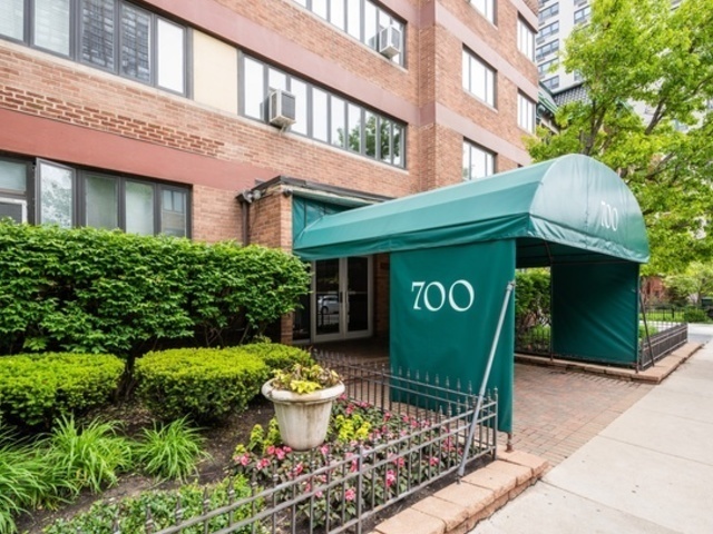 2nd image of 700 W Bittersweet Pl #804, Chicago, IL 60613 | MLS# 11734560