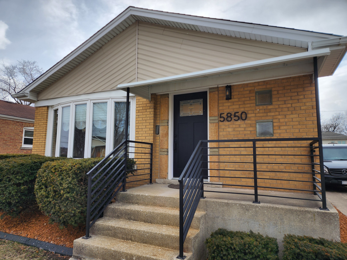 Homes for sale in Chicago, IL | 5850 S Narragansett Ave, Chicago, IL 60638 | MLS# 11756848