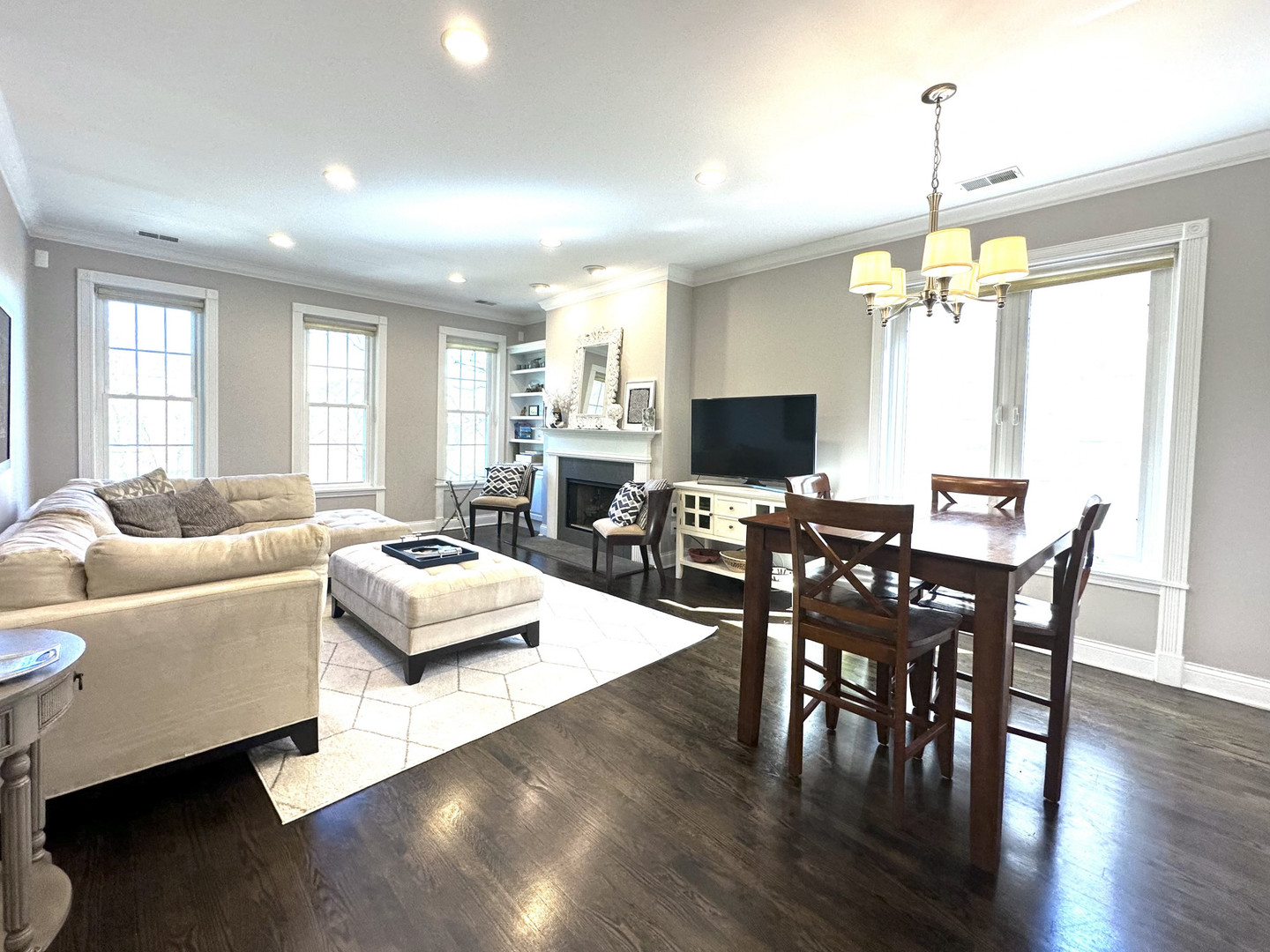 Homes for sale in Chicago, IL | 2708 N Greenview Ave #3S, Chicago, IL 60614 | MLS# 11763674