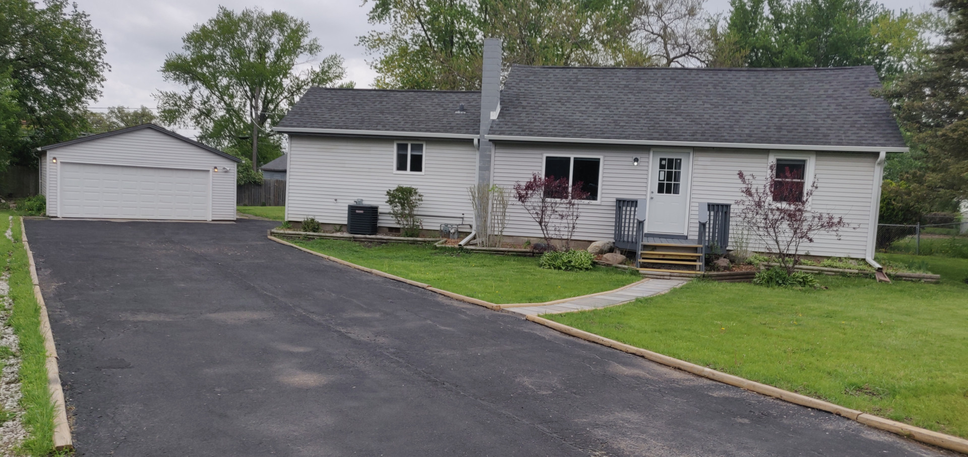 Homes for sale in Antioch, IL | 42380 N Lake Dr, Antioch, IL 60002 | MLS# 11788513