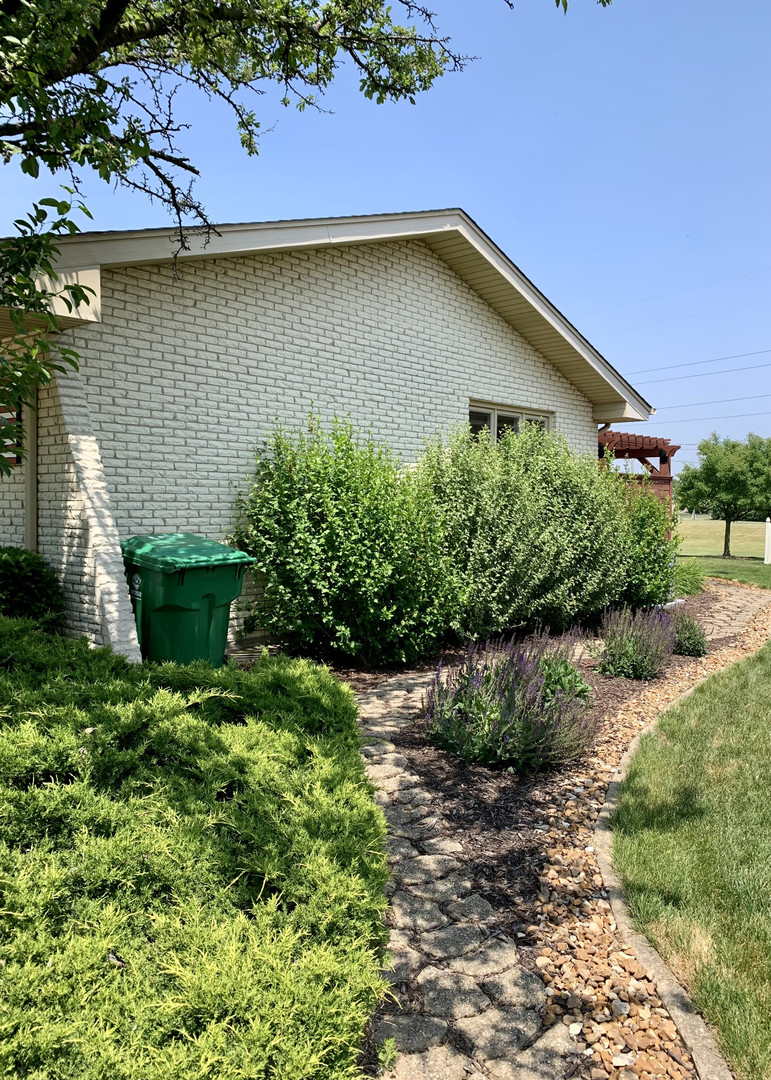 Homes for sale in Tinley Park, IL | 17513 Cloverview Dr, Tinley Park, IL 60477 | MLS# 11817832