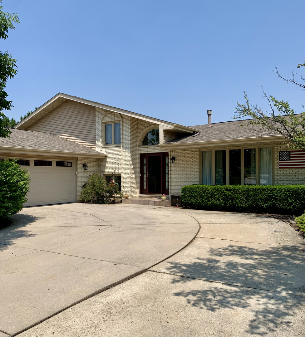 Homes for sale in Tinley Park, IL | 17513 Cloverview Dr, Tinley Park, IL 60477 | MLS# 11817832