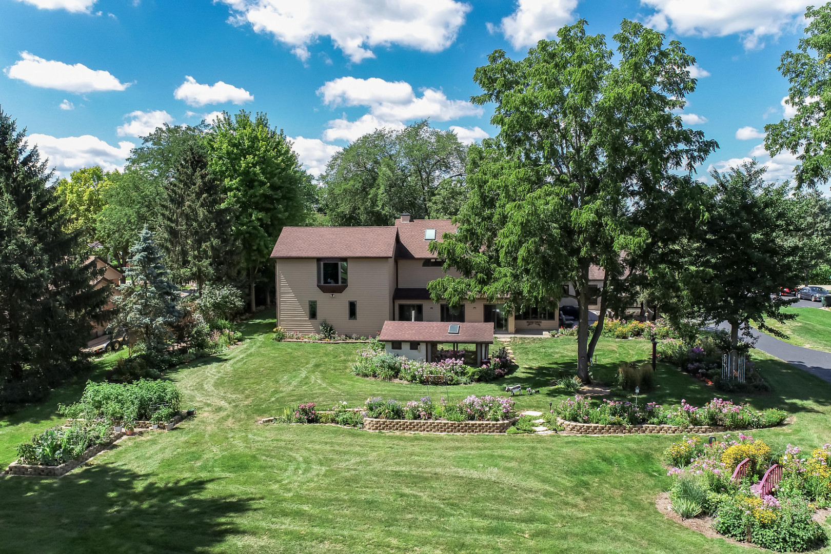 Homes for sale in Aurora, IL | 8S321 Barnes Rd, Aurora, IL 60506 | MLS# 11840234