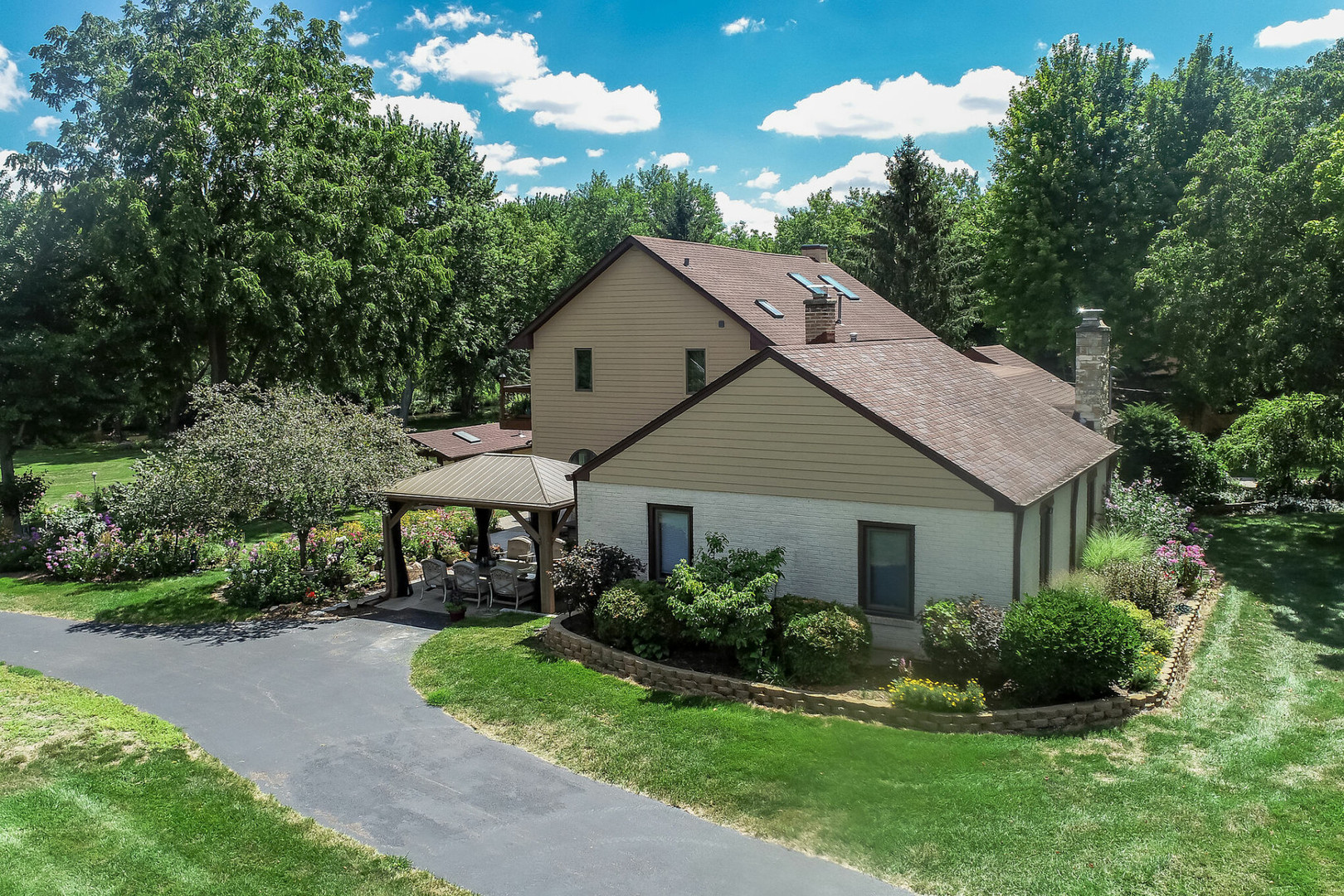 Homes for sale in Aurora, IL | 8S321 Barnes Rd, Aurora, IL 60506 | MLS# 11840234