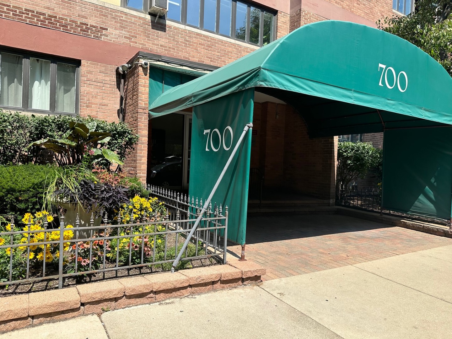 2nd image of 700 W Bittersweet Pl #808, Chicago, IL 60613 | MLS# 11879510