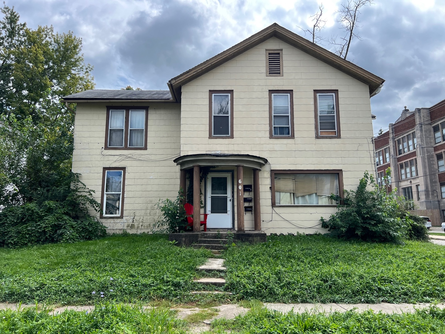 Homes for sale in Bloomington, IL | 601 E Jefferson St, Bloomington, IL 61701 | MLS# 11984705