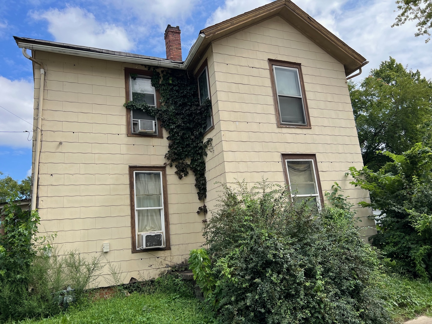 Homes for sale in Bloomington, IL | 601 E Jefferson St, Bloomington, IL 61701 | MLS# 11984705