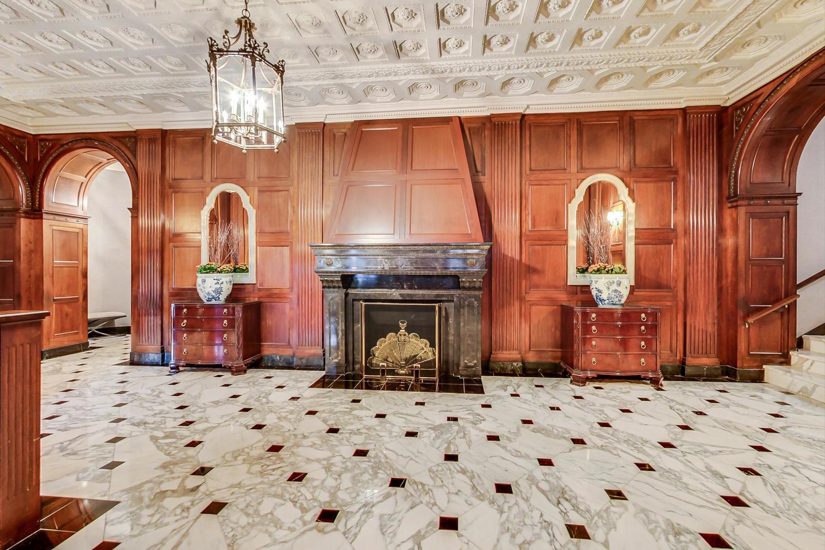 Homes for sale in Chicago, IL | 3300 N Lake Shore Dr #7C, Chicago, IL 60657 | MLS# 12079614