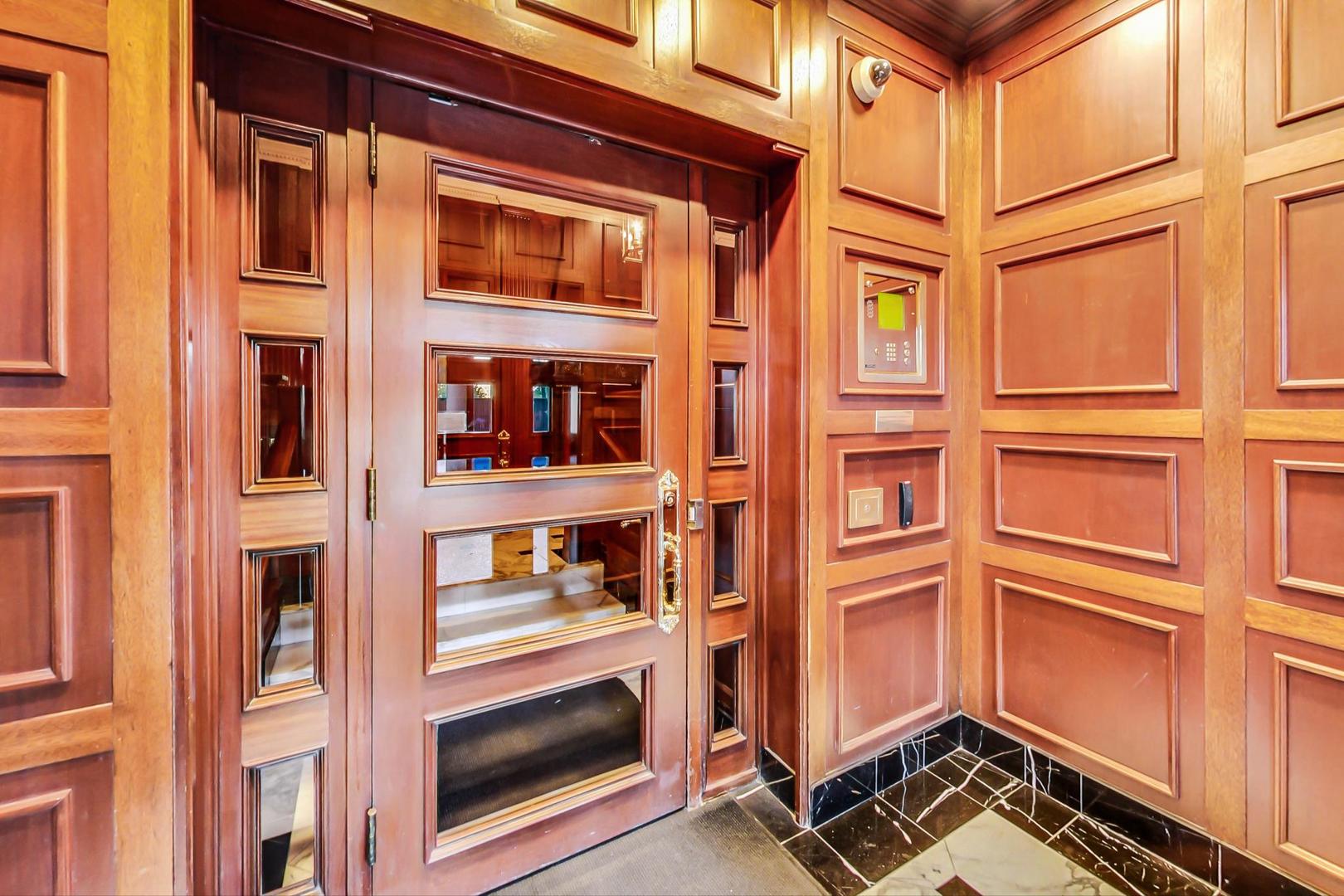 Homes for sale in Chicago, IL | 3300 N Lake Shore Dr #7C, Chicago, IL 60657 | MLS# 12079614