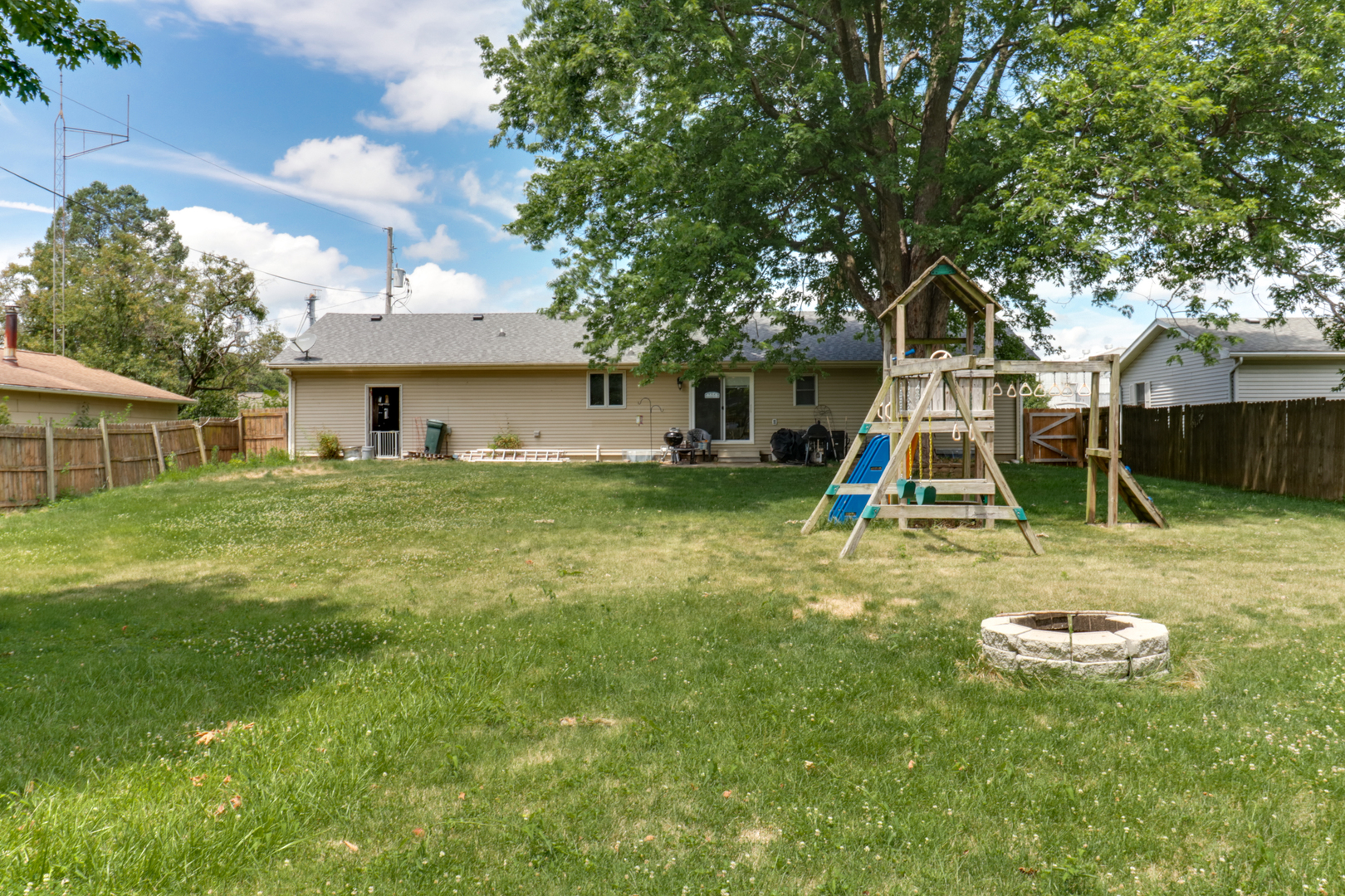 Homes for sale in Mc Lean, IL | 705 Eastview Dr, Mc Lean, IL 61754 | MLS# 12101929