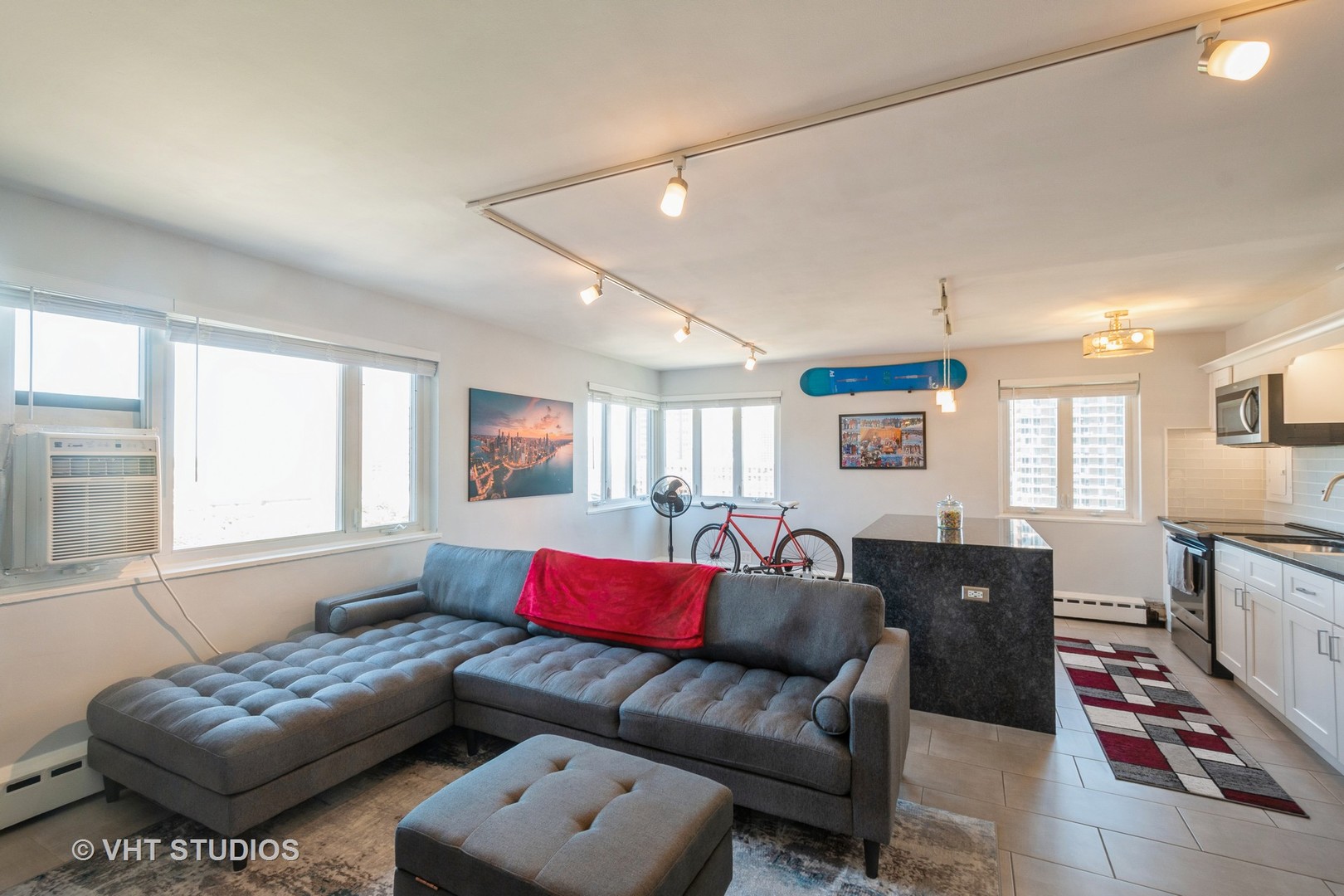2nd image of 700 W Bittersweet Pl #1008, Chicago, IL 60613 | MLS# 12119542