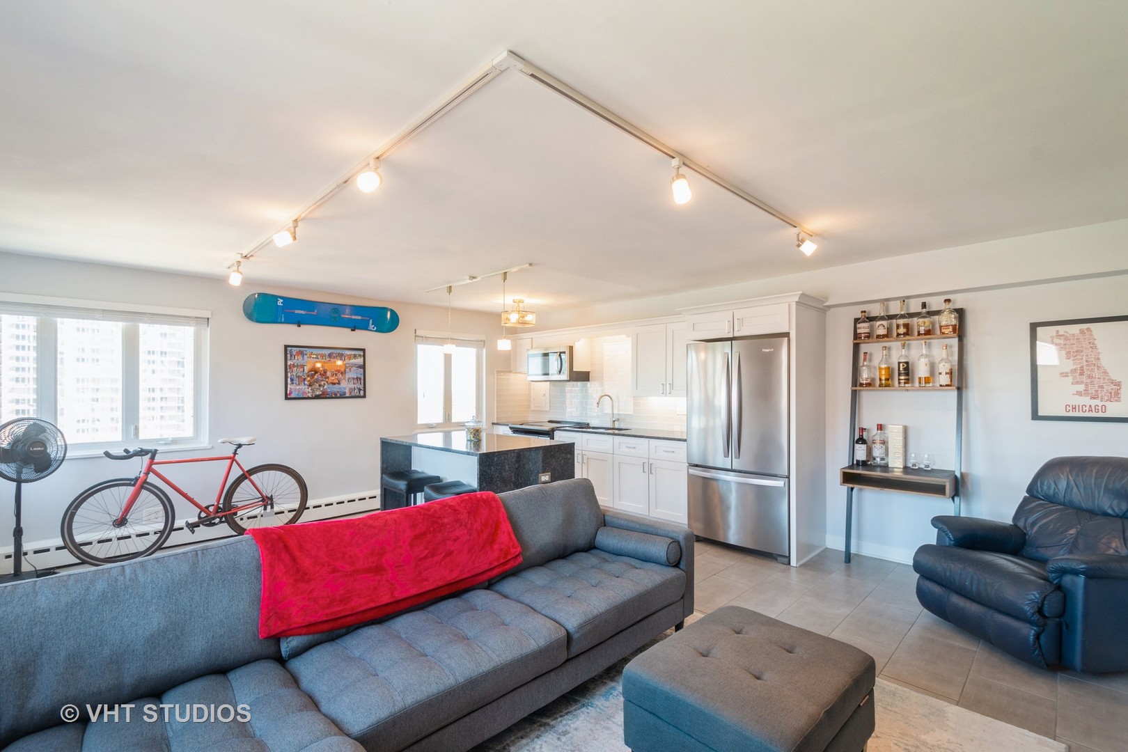 3rd image of 700 W Bittersweet Pl #1008, Chicago, IL 60613 | MLS# 12119542
