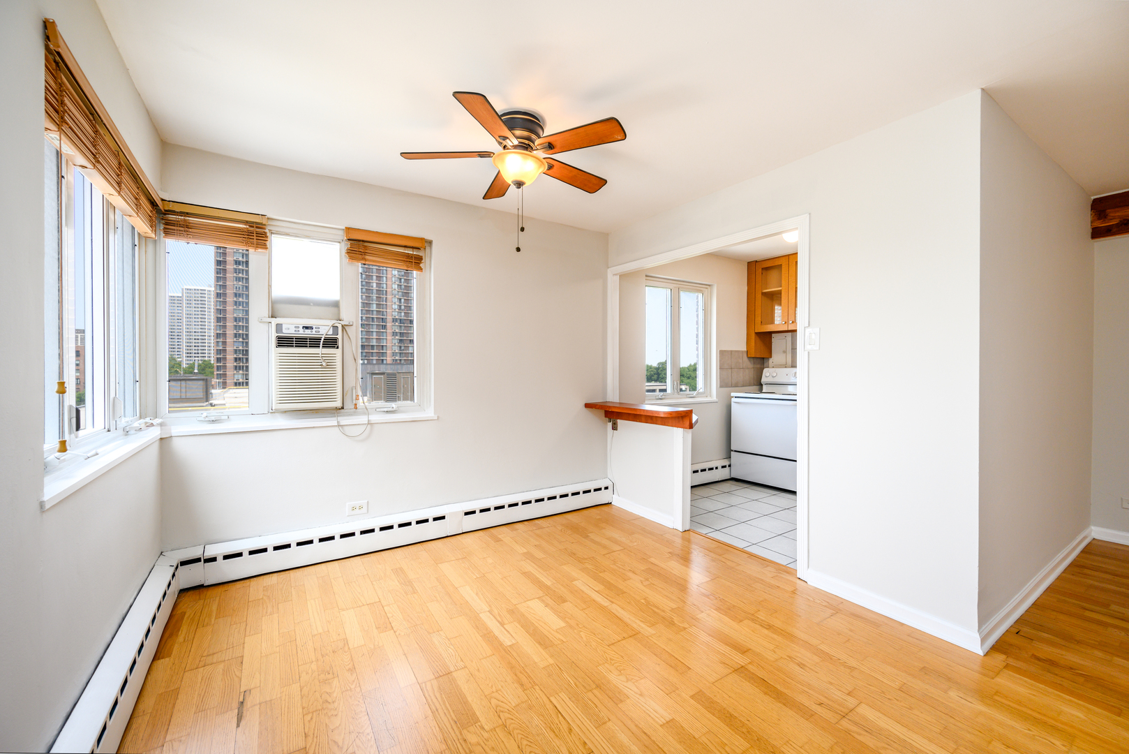 5th image of 700 W Bittersweet Pl #708, Chicago, IL 60613 | MLS# 12126831