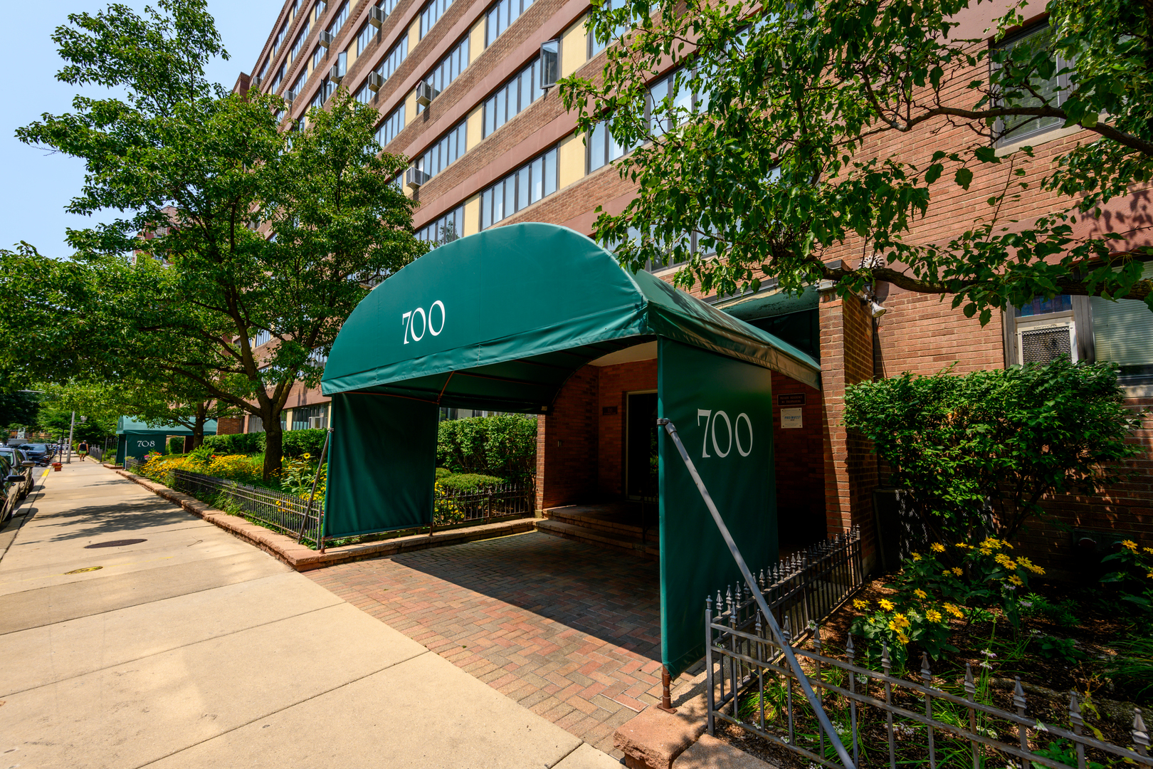 1st image of 700 W Bittersweet Pl #708, Chicago, IL 60613 | MLS# 12126831