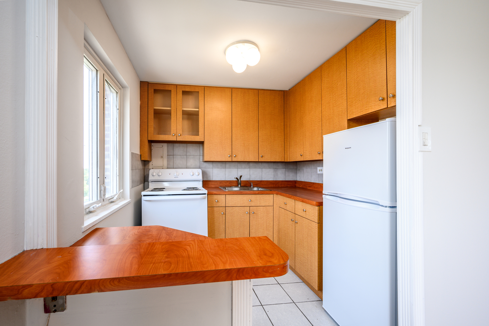 2nd image of 700 W Bittersweet Pl #708, Chicago, IL 60613 | MLS# 12126831