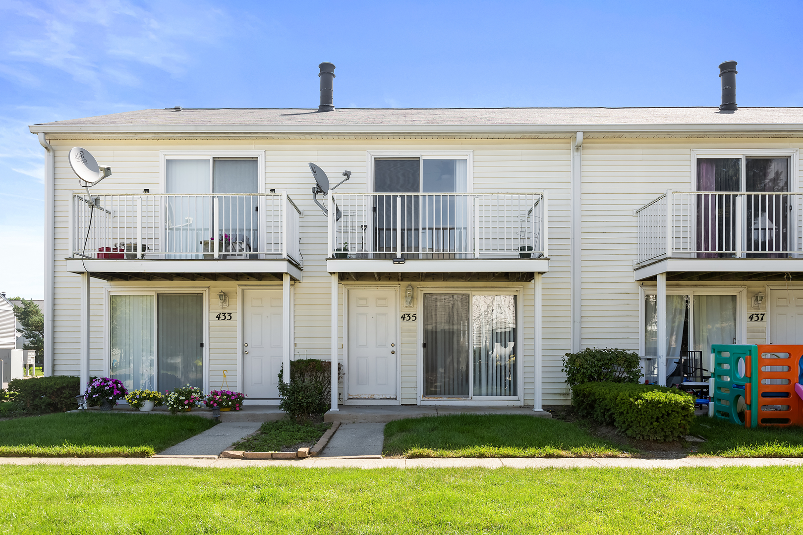 Homes for sale in Round Lake Beach, IL | 435 Meadow Green Ln, Round Lake Beach, IL 60073 | MLS# 12129614