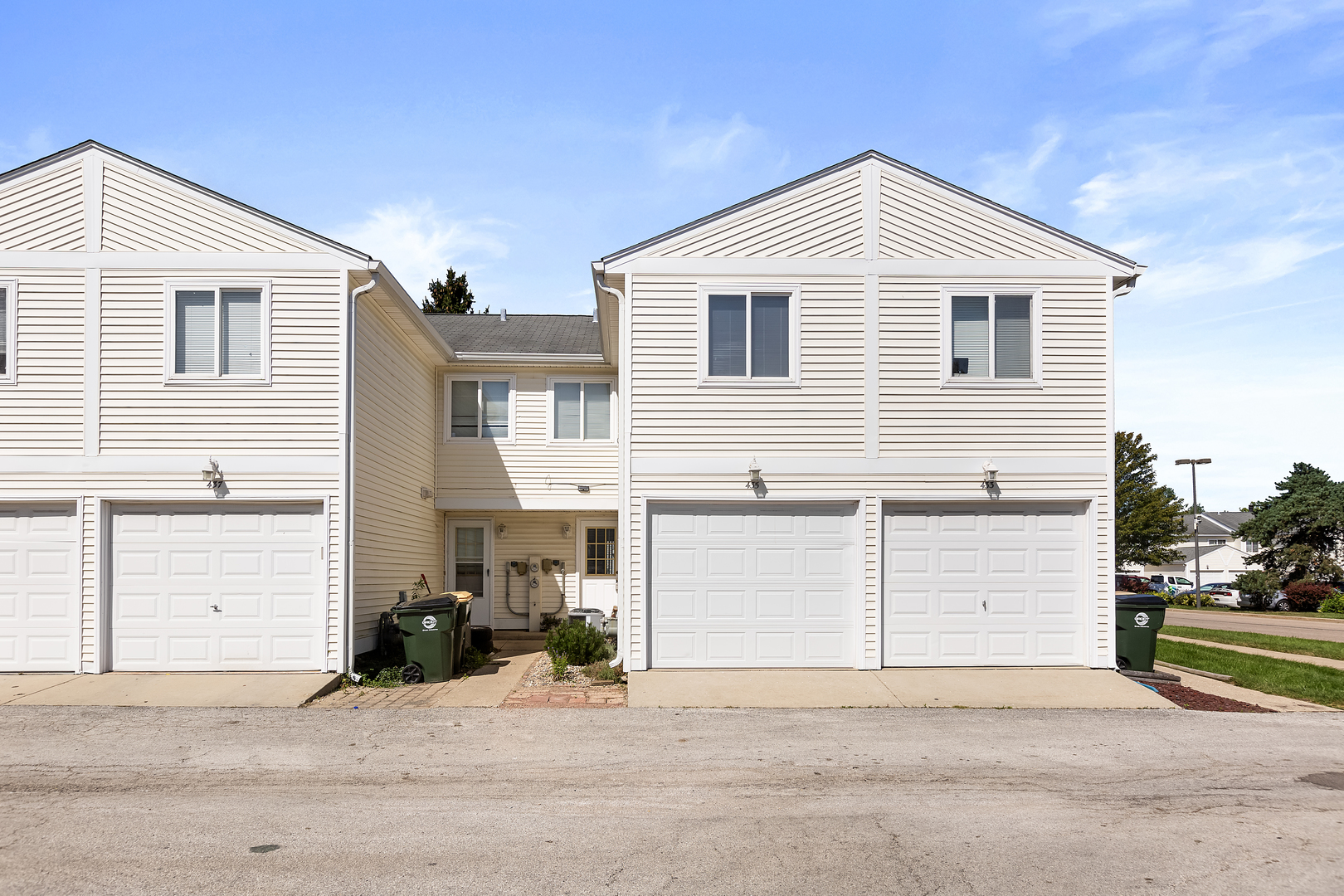 Homes for sale in Round Lake Beach, IL | 435 Meadow Green Ln, Round Lake Beach, IL 60073 | MLS# 12129614