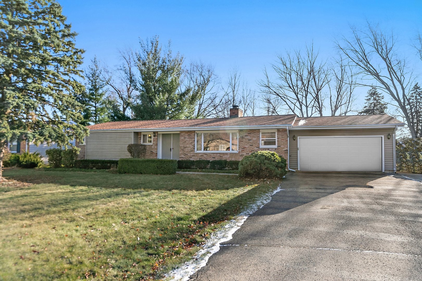 Homes for sale in Sycamore, IL | 214 Dunkery Dr, Sycamore, IL 60178 | MLS# 12131414