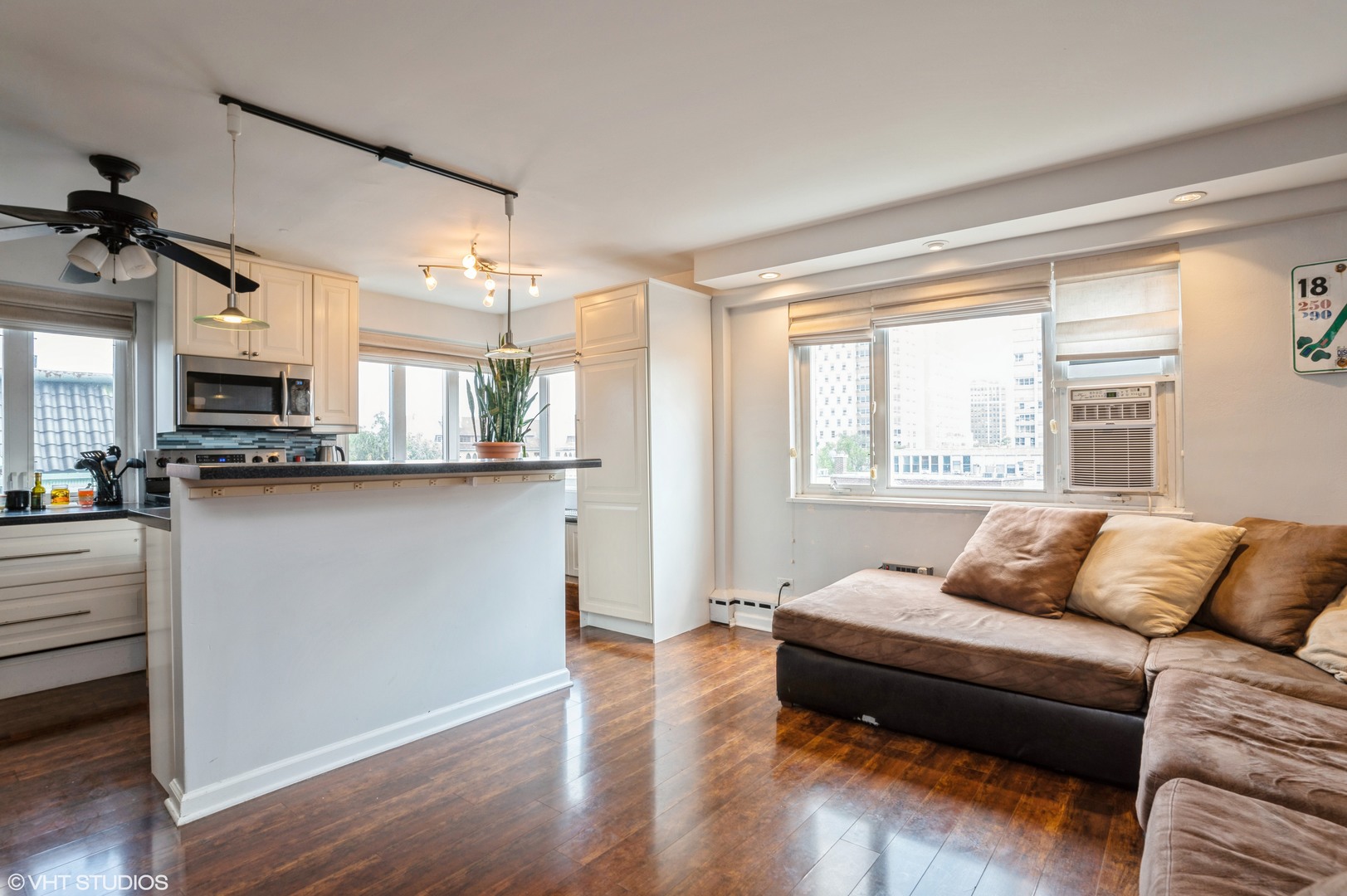 4th image of 700 W Bittersweet Pl #506, Chicago, IL 60613 | MLS# 12142537