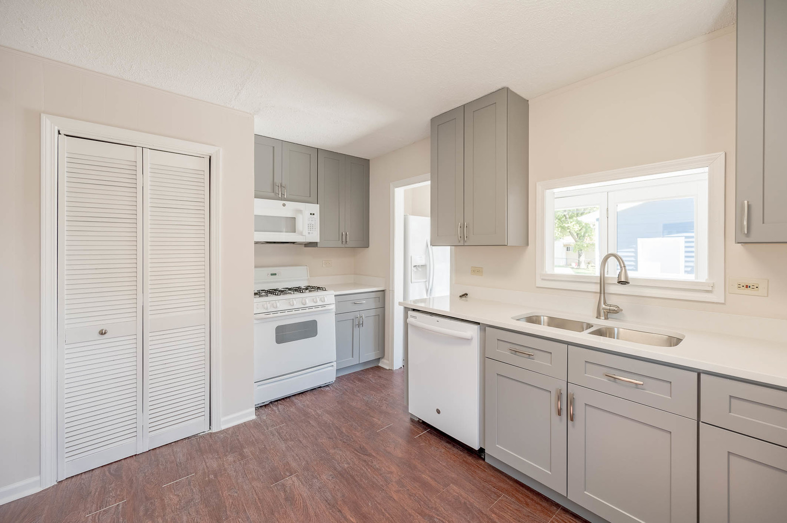 Homes for sale in Round Lake Beach, IL | 1033 Crescent Ct, Round Lake Beach, IL 60073 | MLS# 12167513