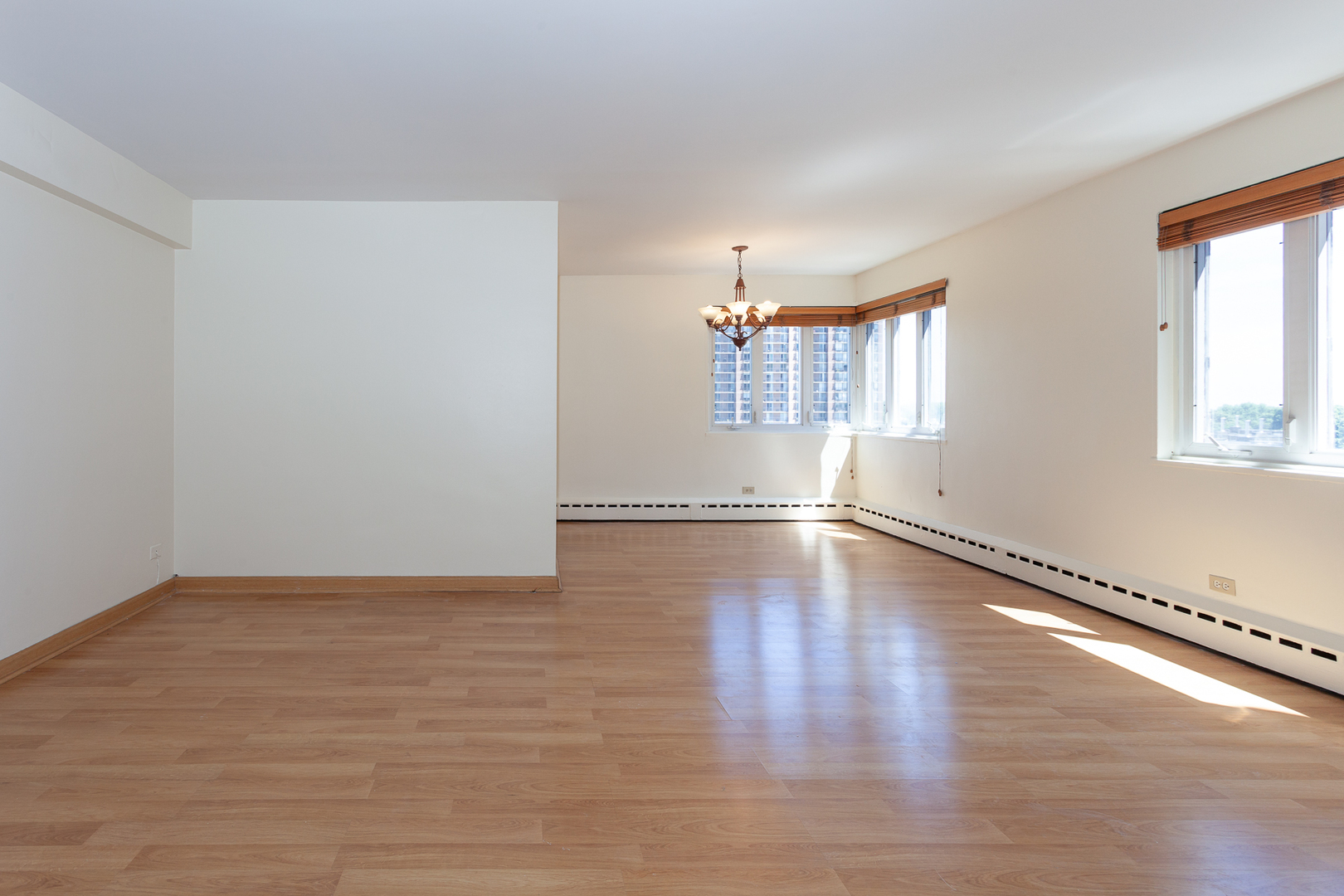 5th image of 700 W Bittersweet Pl #812, Chicago, IL 60613 | MLS# 12168945