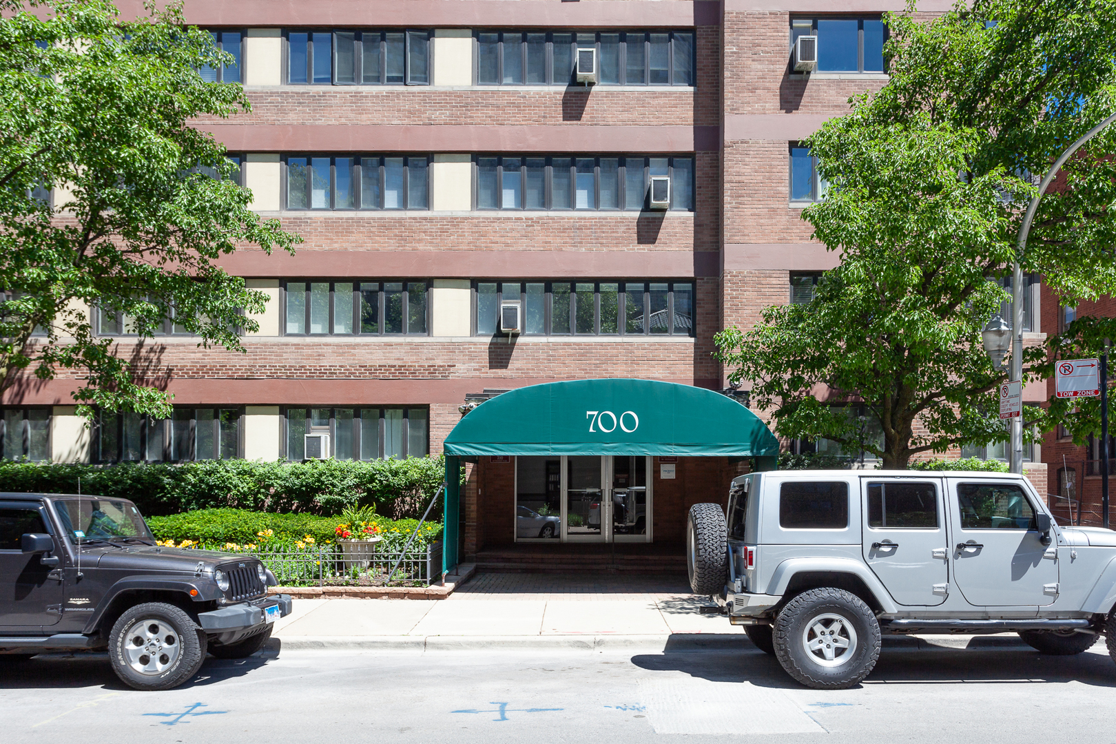1st image of 700 W Bittersweet Pl #812, Chicago, IL 60613 | MLS# 12168945