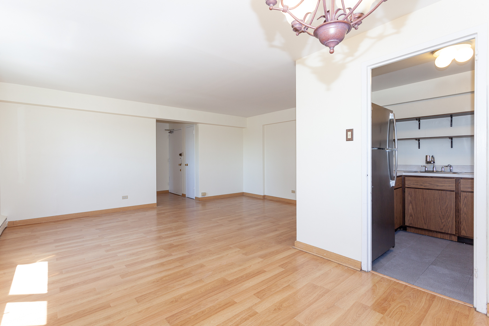 3rd image of 700 W Bittersweet Pl #812, Chicago, IL 60613 | MLS# 12168945