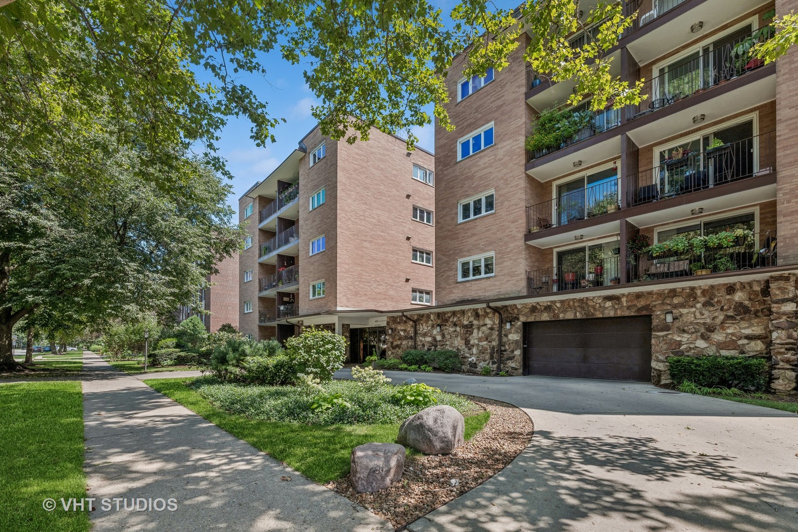 Homes for sale in Evanston, IL | 2001 Sherman Ave #101, Evanston, IL 60201 | MLS# 12255884
